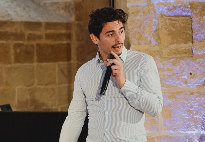 La startup salpata per ripulire i mari. «L’idea? Di un chimico 90enne. Ce l’ha regalata per salvare il mondo» 